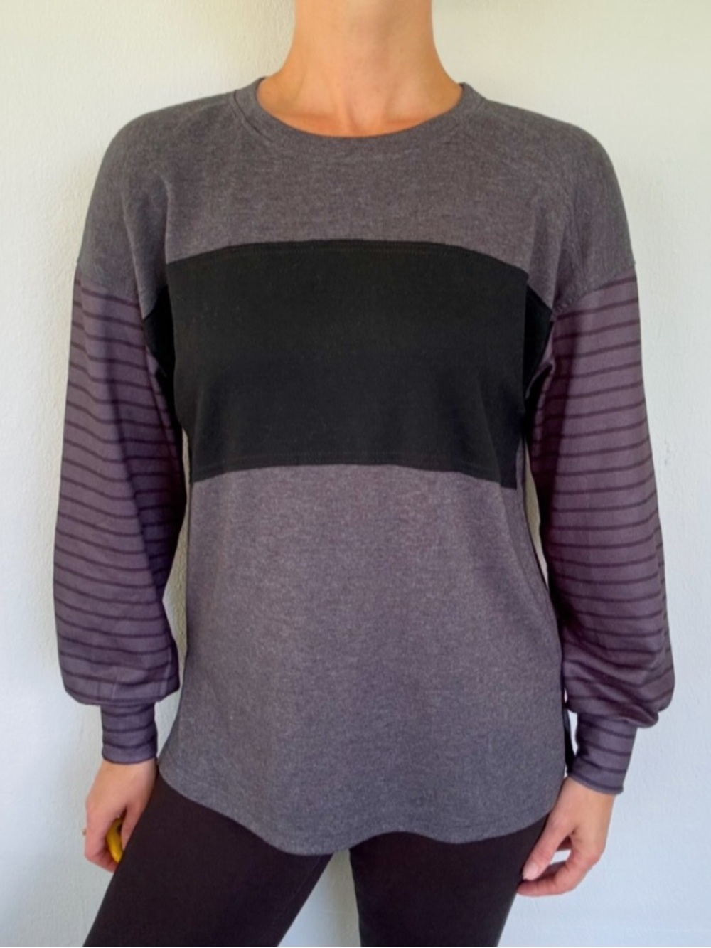DOKOTOO gray black color block stripe print long sleeve tee size XS